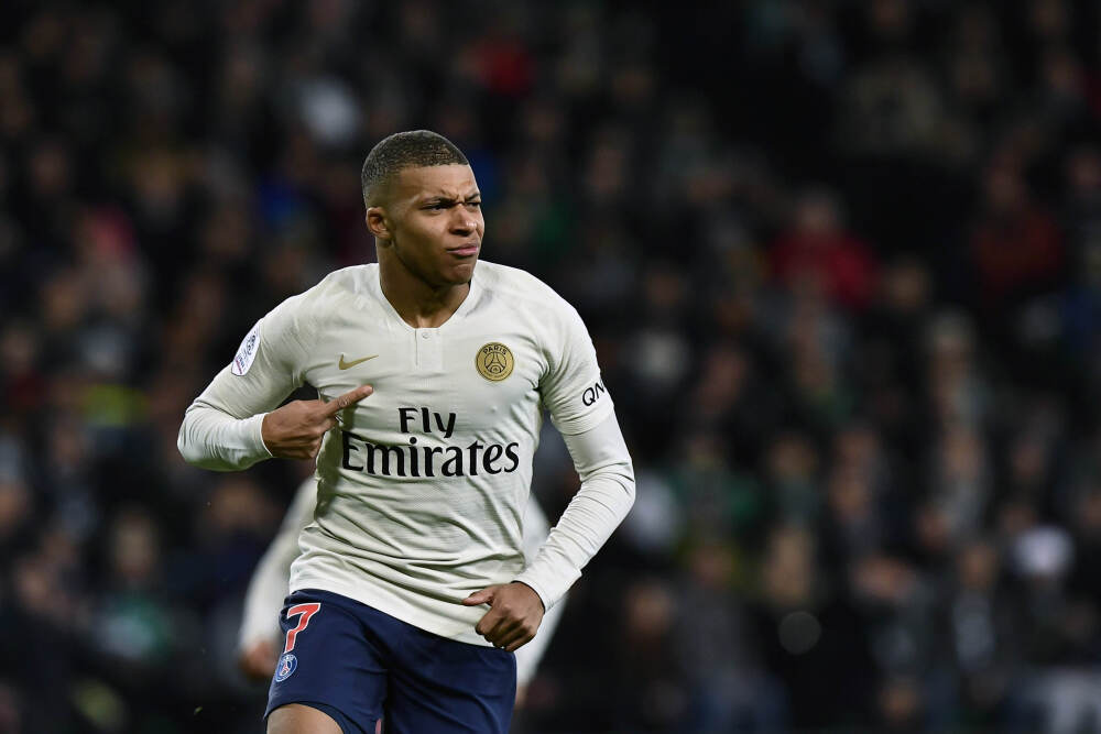 维埃里：霍伊伦有潜力成为世界最好的五名前锋之一，他拥有一切